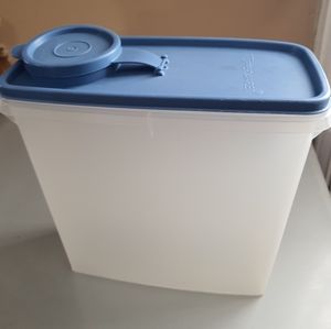 Tupperware Cereal container